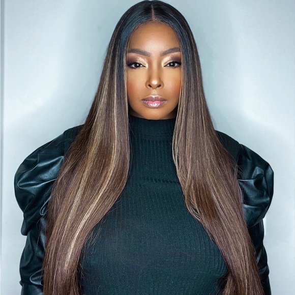 Hey y’all I’m Andrea! Welcome to my closet!! - Picture 2 of 4